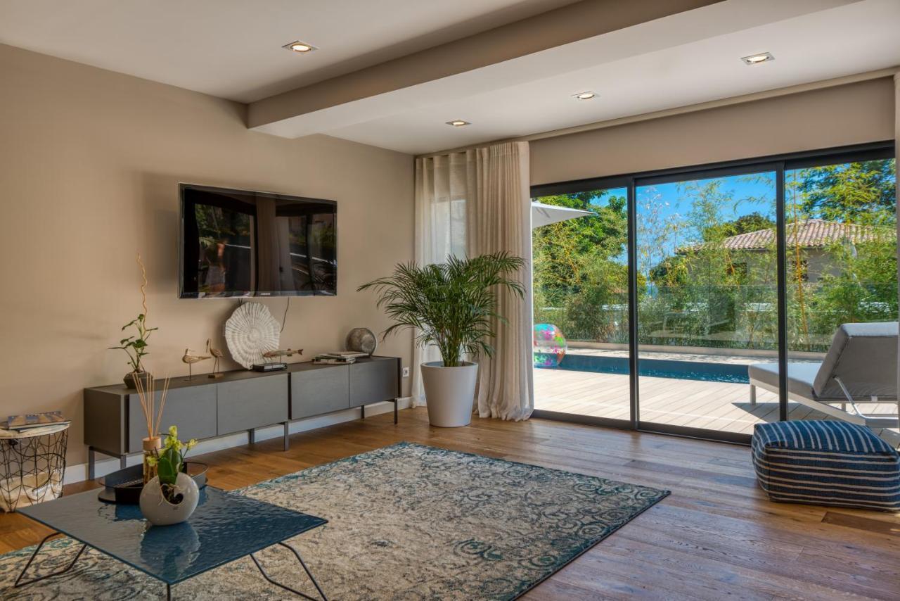 אזה Deluxe Villa Graziella 200 M From The Beach מראה חיצוני תמונה