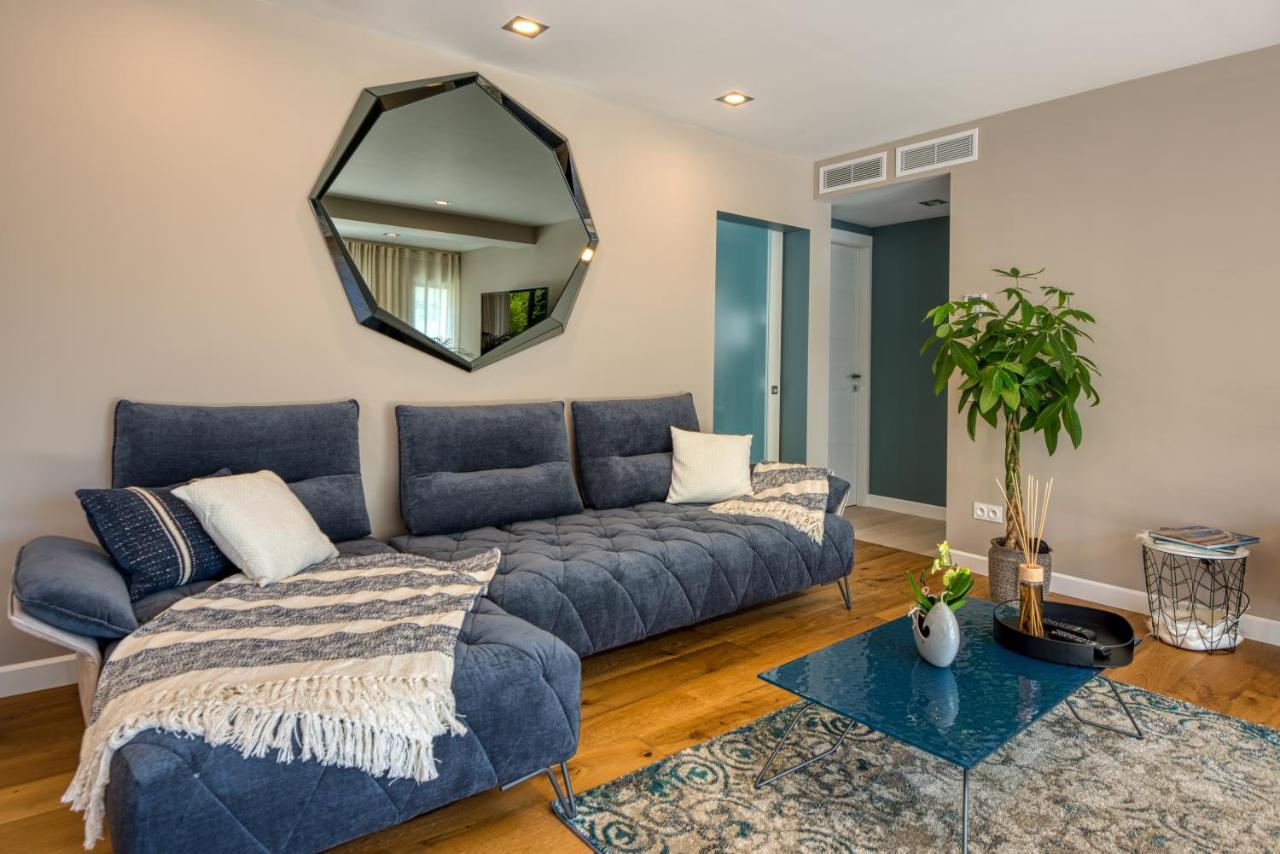 אזה Deluxe Villa Graziella 200 M From The Beach מראה חיצוני תמונה